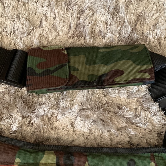 DIAPER DUDE CAMO DIAPER BAG - Picture 4 of 9